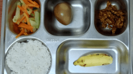 4. BGN bersama Dinas Kesehatan memeriksa sampel makanan MBG di Sorong sebagai tindak lanjut insiden. (Dok. bgn.go.id)